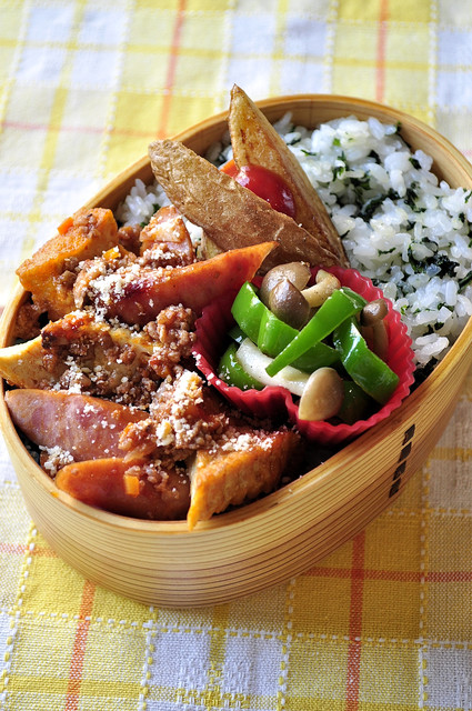 厚揚げとソーセージのミートソース煮込み弁当_b0171098_648322.jpg