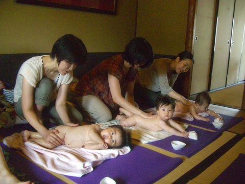 Baby massage教室_c0029132_1612215.jpg