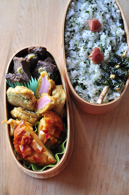 ワサビ醤油のお肉とフリッターのお弁当_b0171098_6595350.jpg