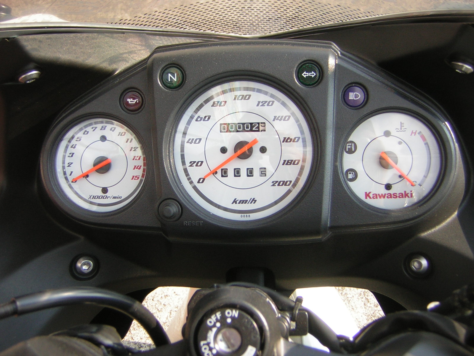 Ninja250R SE ホワイト_a0169121_1520172.jpg