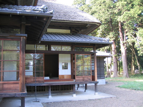 不思議な民家?_a0157159_23374116.jpg