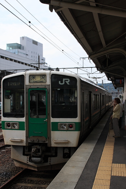 福島駅　　奥羽本線に乗り換え米沢へ_b0061717_1549127.jpg