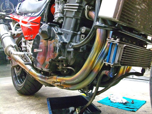 GPZ1100用純正オイルクーラー流用取り付け（カワサキ GPZ900R