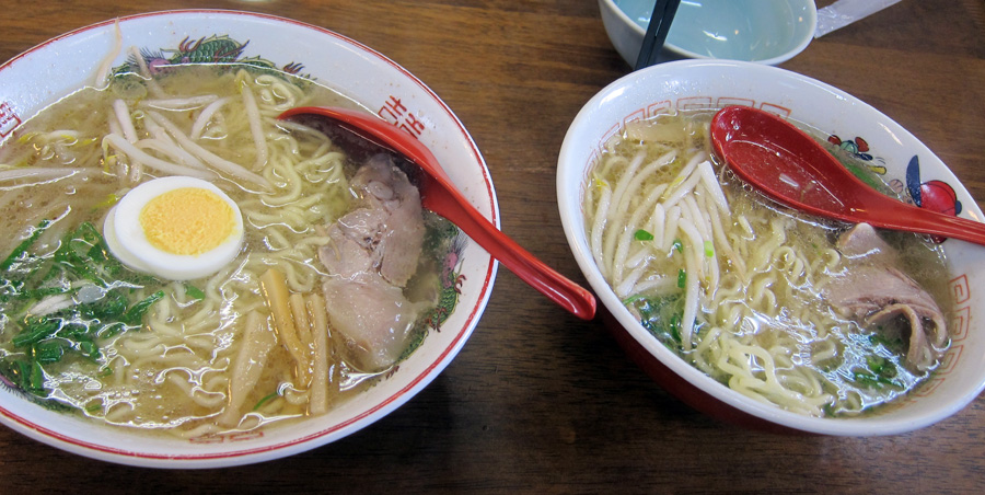 「牛骨ラーメン」の老舗「香味徳(かみとく)」!_d0141173_22235113.jpg