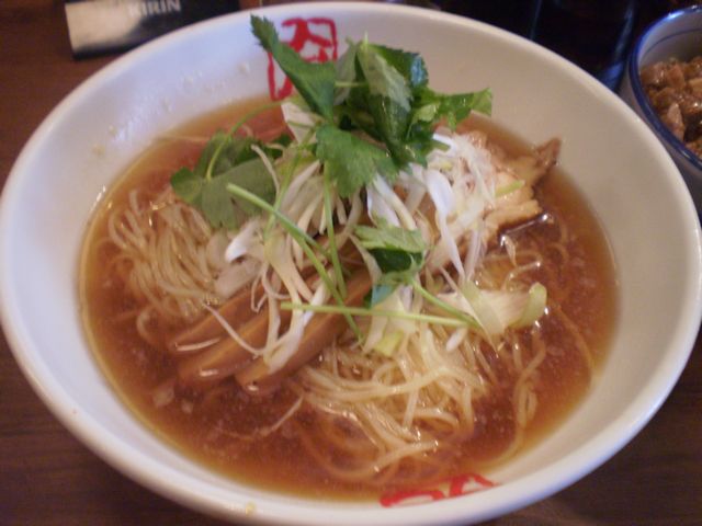 鶏と貝の冷し醤油ラーメン_a0117520_2334341.jpg