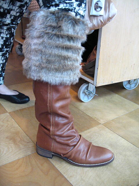 ルージュ・ヴィフ　fake fur ブーツカバー_a0089359_1265132.jpg