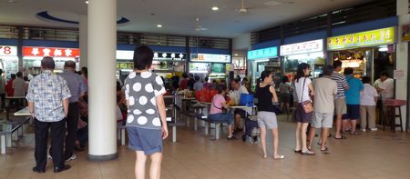 気になるワンタン麺のストール出現！(Tiong Bahru Market FC)_d0131068_1053334.jpg