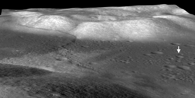 ★月が「縮んでいる痕跡」を発見～NASA探査機の画像_a0028694_1452088.jpg