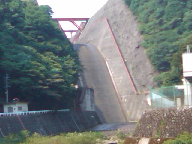 水道水異臭で山玉浄水場視察_e0068696_1845399.jpg