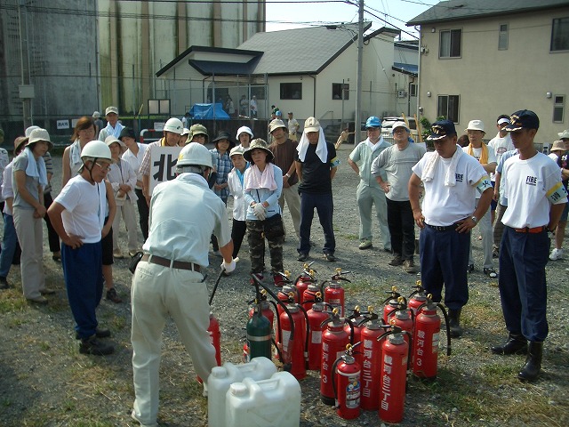 家具の固定と非常時持ち出し品は大丈夫?_f0141310_2244689.jpg