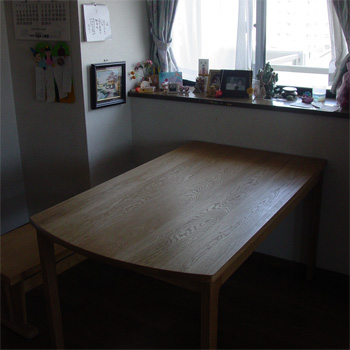 ナラ材 ダイニングテーブル_e0115686_17335963.jpg