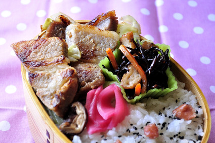 豚の味噌漬け弁当_b0171098_7534719.jpg