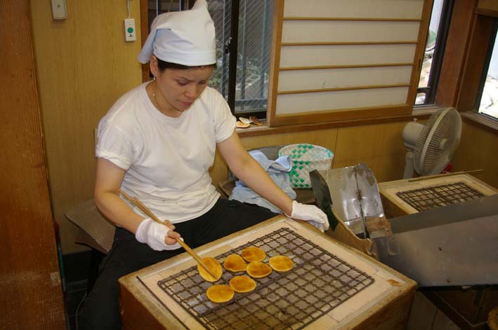 千葉市内にある「田子作煎餅」の本店を訪問（10・8・16）_c0014967_930243.jpg