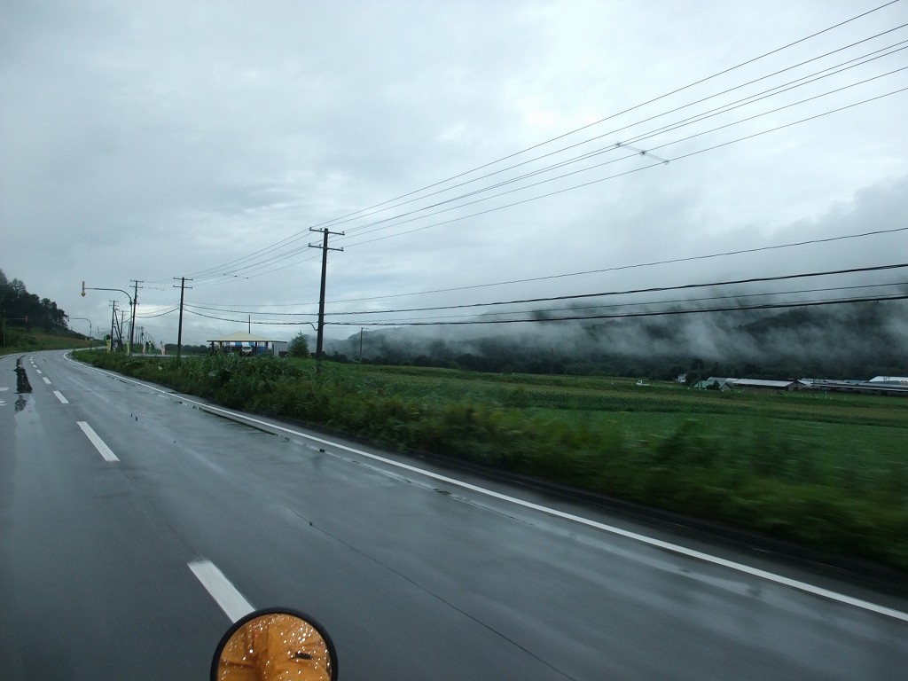北海道　タンデムツーリング　雨と台風の大雪国道_f0050534_7433189.jpg