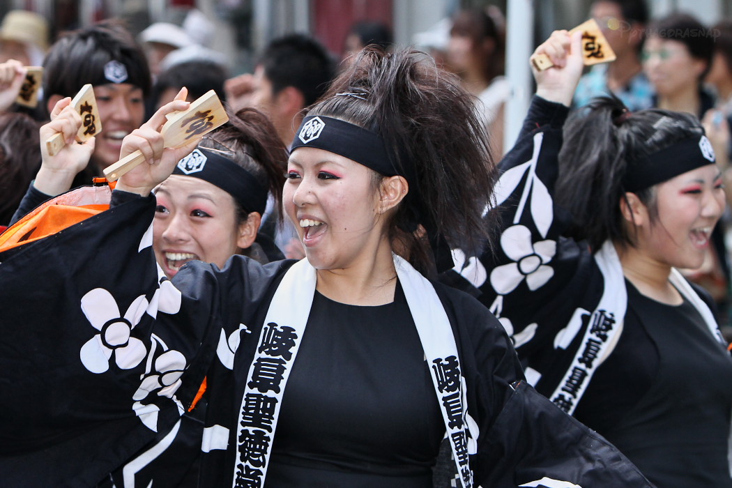 第12回にっぽんど真ん中祭り：岐阜聖徳学園大学 柳 その3_c0187584_2352639.jpg