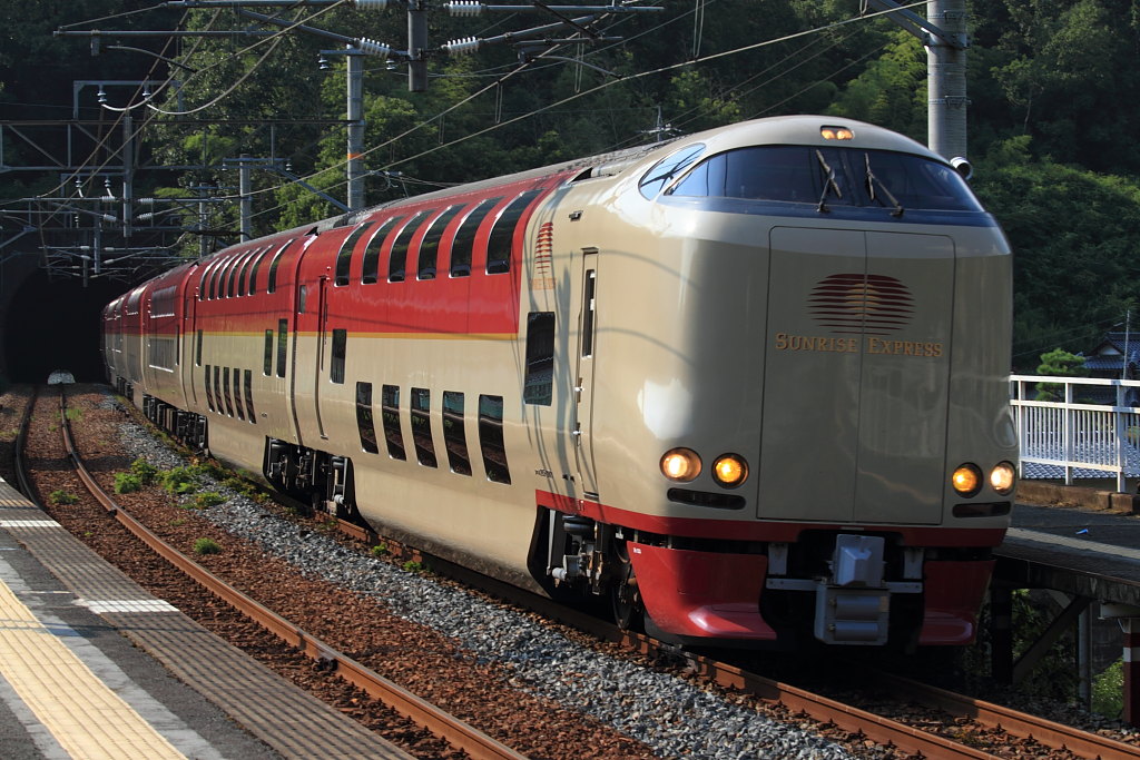 早朝から撮り鉄２（岡山駅～備中高梁駅～王寺駅）_a0123415_1220382.jpg