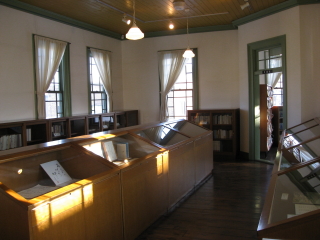 旧弘前市立図書館(弘前市)*洋館めぐり_b0147224_1541361.jpg