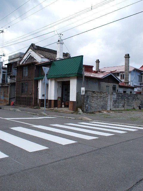 函館弥生町のギャラリー三日月(函館の建築紹介)_f0142606_20143034.jpg