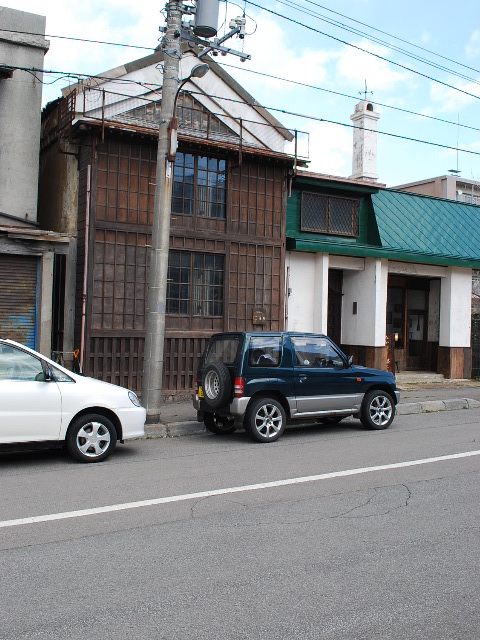 函館弥生町のギャラリー三日月(函館の建築紹介)_f0142606_20175447.jpg