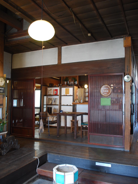 函館弥生町のギャラリー三日月(函館の建築紹介)_f0142606_20245639.jpg