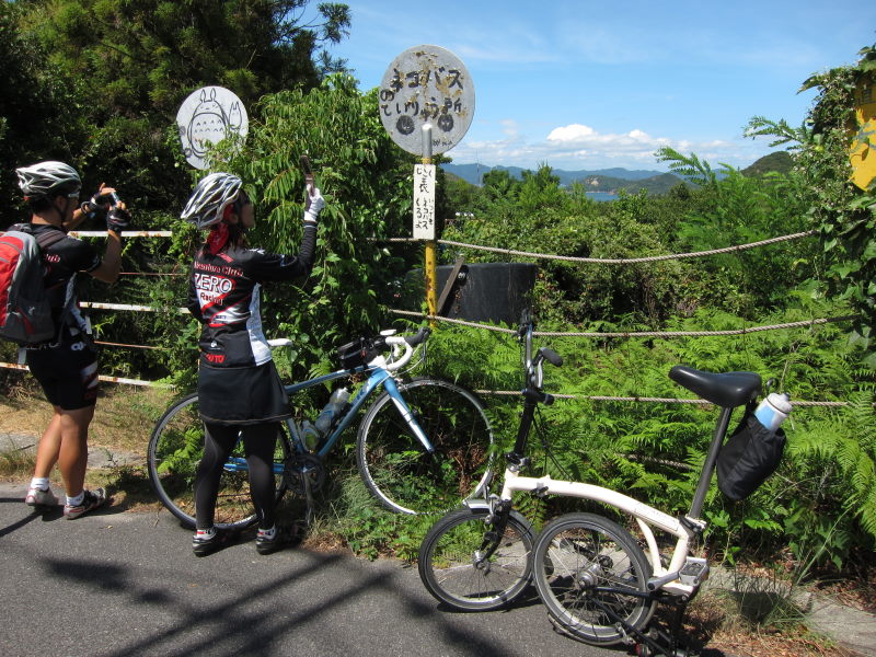 岡山のサイクリストの方々と新旧の見どころが詰まった宝島・直島を行くー2010夏・青春18切符の旅⑤_e0138081_13203818.jpg