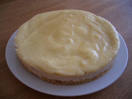 主人の手作りレモンチーズケーキ_a0159707_030050.jpg