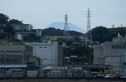 本日の『YOKOSUKA軍港めぐり』真夏空 風速10m気温34.4度（速報1）_e0150566_21471543.jpg