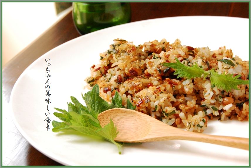 とろ~り半熟目玉焼き乗せ☆きつね入り納豆炒飯_d0104926_1251589.jpg