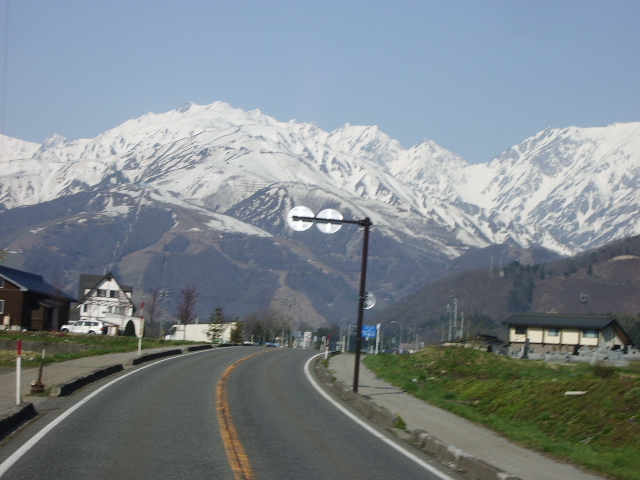 山の名前にうといけど 立山連峰でしょうか 森のこかげで