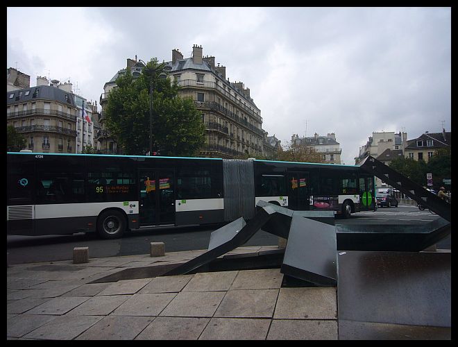 【散歩】パリ9月8日・・・曇り、時々雨(サンジェルマン界隈)PARIS_a0008105_15363025.jpg