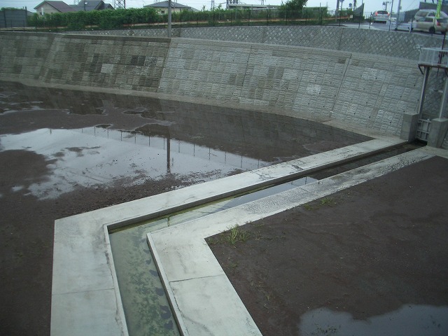 完成後初めての大雨?青葉台調整池_f0141310_528227.jpg