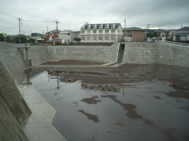 完成後初めての大雨?青葉台調整池_f0141310_5284831.jpg