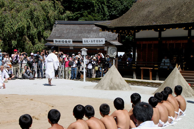 上賀茂神社 からす相撲_e0048413_20401538.jpg