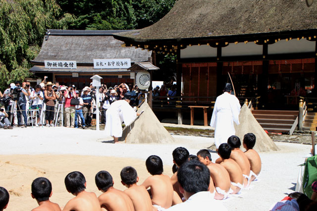 上賀茂神社 からす相撲_e0048413_20402851.jpg