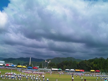 風景　～ スポーツと秋の空 ～_e0168583_7465357.jpg