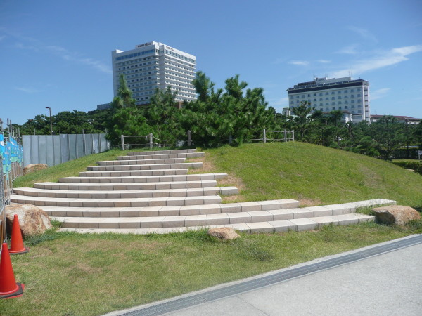 舞子公園の根上がり松とそのシンボルの彫刻作品_b0118987_511829.jpg