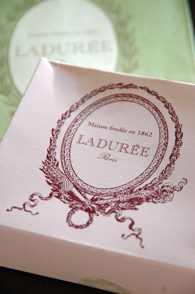 Les macarons de Ladurée_f0124293_1033446.jpg