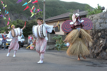 硫黄島　八朔踊り_e0041337_13104682.jpg