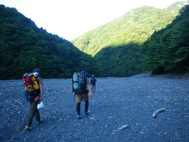 渓流歩き岩魚釣り / TENKARA fishing_e0024555_4264778.jpg