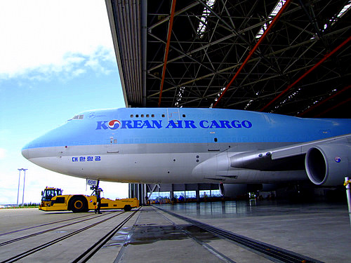 「韓国ブロガーツアー インチョン大韓航空飛行機格納庫」_a0000029_18442225.jpg