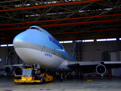 「韓国ブロガーツアー インチョン大韓航空飛行機格納庫」_a0000029_1911347.jpg