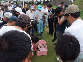 メルヘンおやべ10 小矢部川尺アユ釣り大会レポート ブログでおやべの情報をお届けします メルヘンおやべ10 小矢部川尺アユ釣り大会レポート ブログでおやべの情報をお届けします