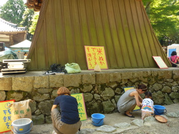 山のお寺のピースフルなお祭り。_d0066677_16555554.jpg