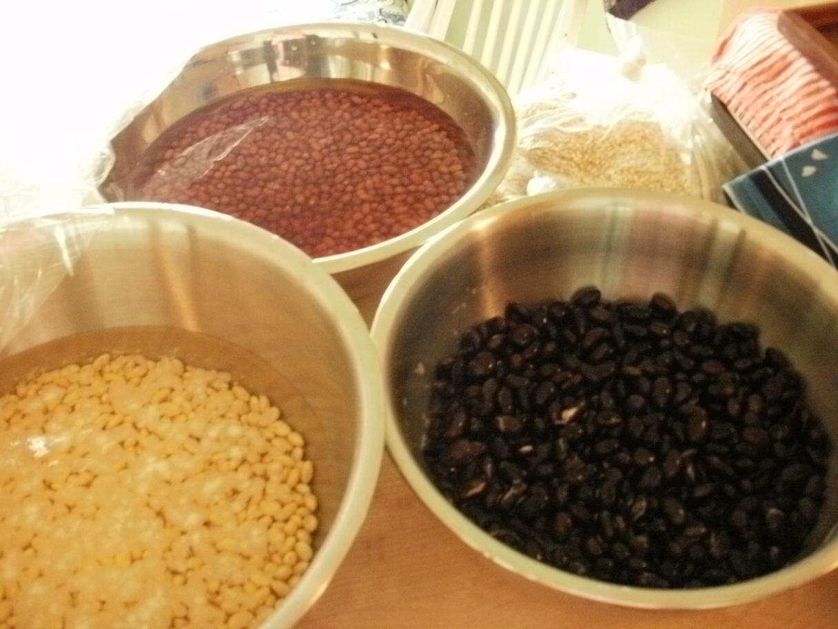黒豆味噌と小豆味噌_f0095325_11222426.jpg
