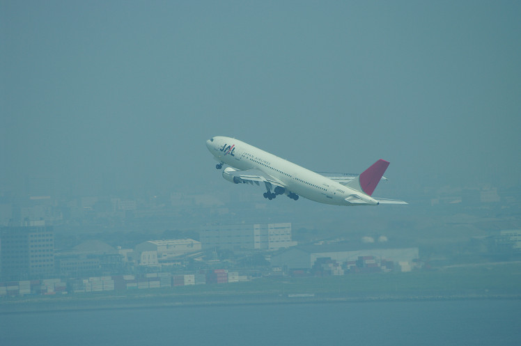 管制塔から..._f0152550_2227465.jpg