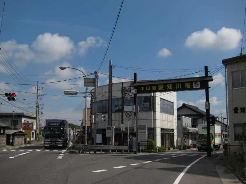 旧中山道をトレース、往時の雰囲気が色濃く残る愛知川～醒ヶ井ー2010夏・青春18切符5回目の旅②_e0138081_18562072.jpg