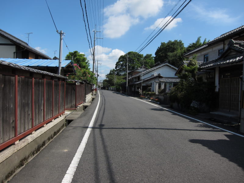 旧中山道をトレース、往時の雰囲気が色濃く残る愛知川～醒ヶ井ー2010夏・青春18切符5回目の旅②_e0138081_19102256.jpg