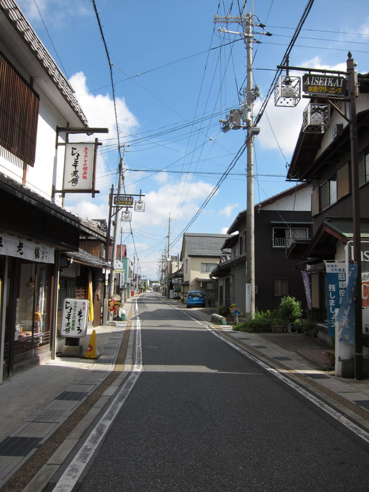 旧中山道をトレース、往時の雰囲気が色濃く残る愛知川～醒ヶ井ー2010夏・青春18切符5回目の旅②_e0138081_191548.jpg