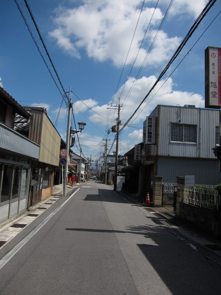 旧中山道をトレース、往時の雰囲気が色濃く残る愛知川～醒ヶ井ー2010夏・青春18切符5回目の旅②_e0138081_1917115.jpg