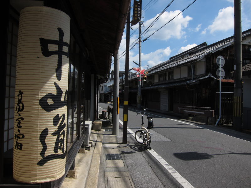 旧中山道をトレース、往時の雰囲気が色濃く残る愛知川～醒ヶ井ー2010夏・青春18切符5回目の旅②_e0138081_19215863.jpg